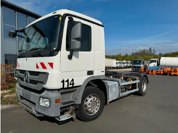 Podvozek s kabinou MERCEDES-BENZ Actros 1832