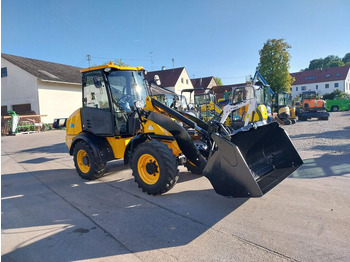 Kolový nakladač JCB 409