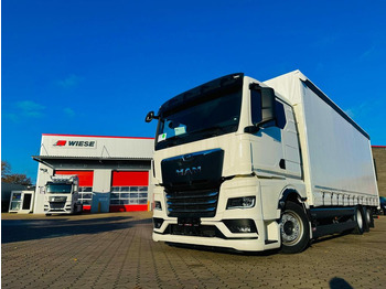 Plachtový nákladní auto MAN TGX 26.440