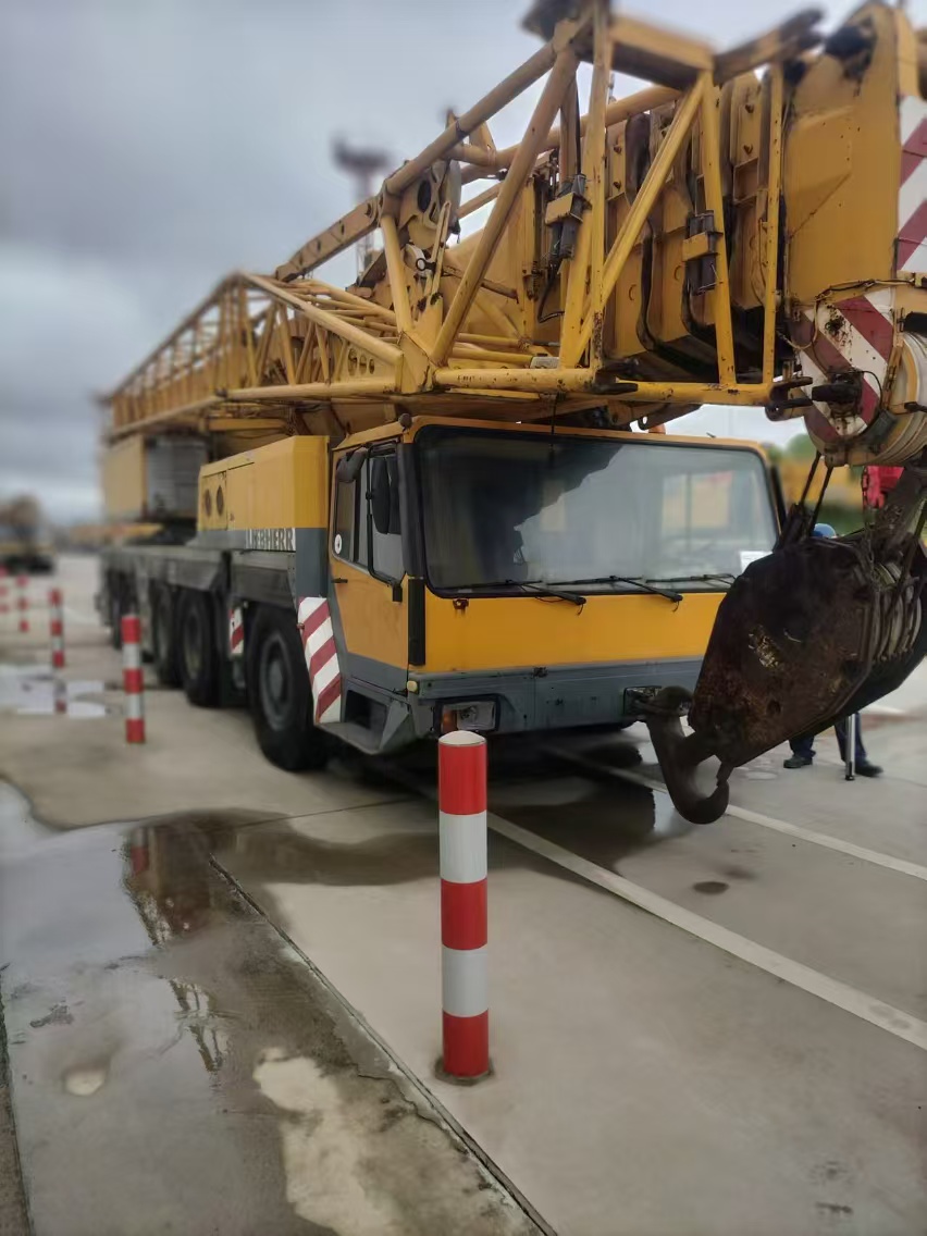 Autojeřáb LIEBHERR