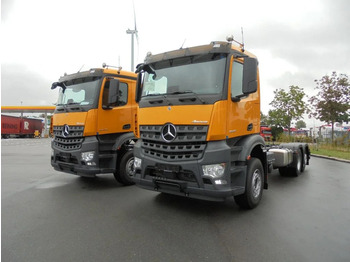 Podvozek s kabinou MERCEDES-BENZ Arocs