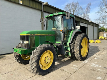 Traktor JOHN DEERE