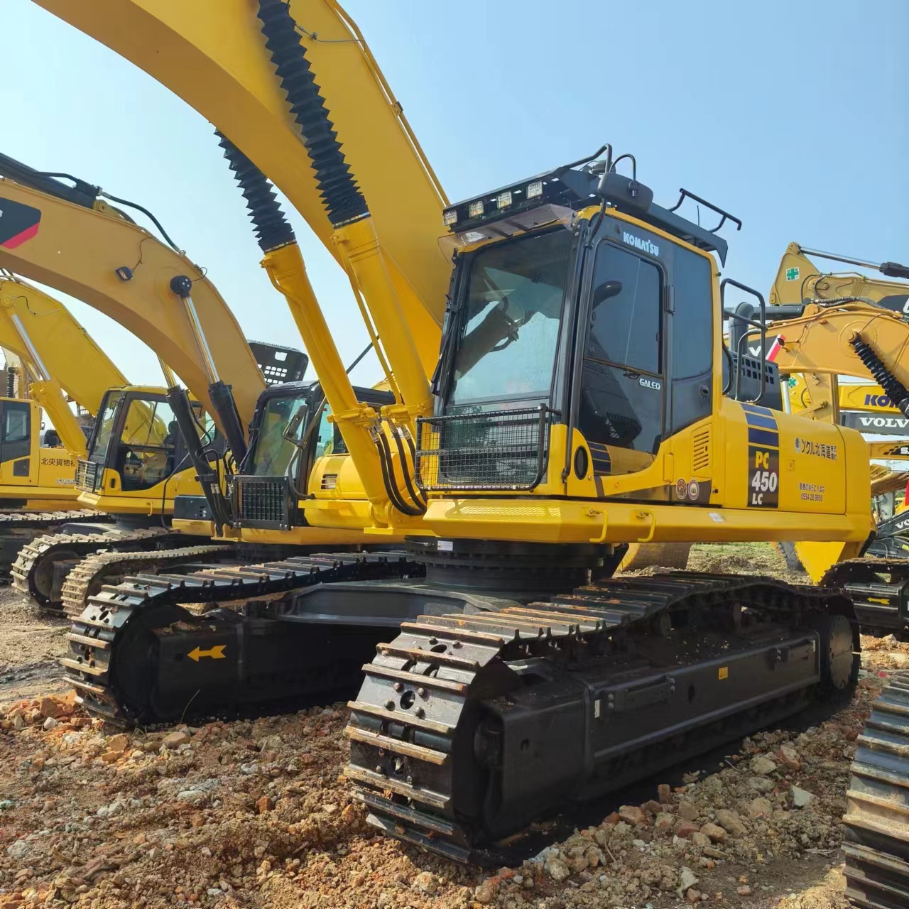 Pásové rýpadlo KOMATSU PC450: obrázek 3