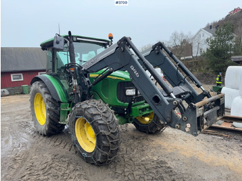 Traktor JOHN DEERE 5820