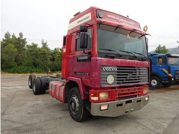 Podvozek s kabinou VOLVO F12