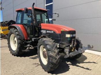 Traktor New Holland M 100: obrázek 1