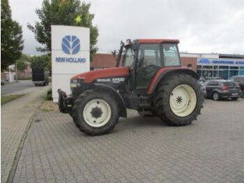 Traktor New Holland m100: obrázek 1