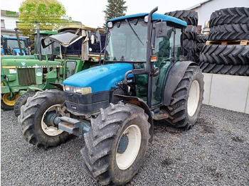 Traktor NEW HOLLAND