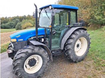 Traktor NEW HOLLAND