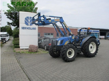 Traktor NEW HOLLAND