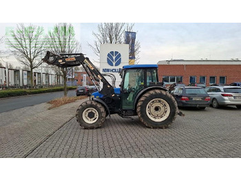 Traktor NEW HOLLAND