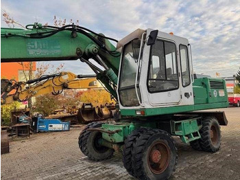 Kolesové rýpadlo LIEBHERR A 902