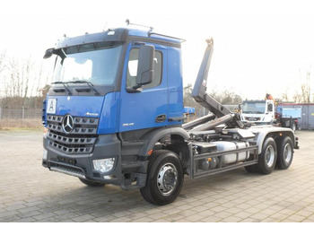 Hákový nosič kontejnerů MERCEDES-BENZ Arocs 2645