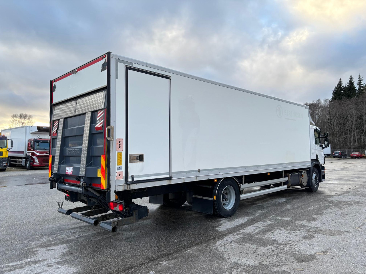 Skříňový nákladní auto SCANIA P280: obrázek 6