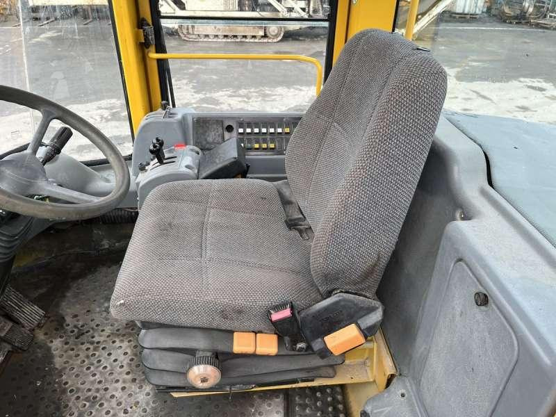 Kolový nakladač Volvo L90E: obrázek 36