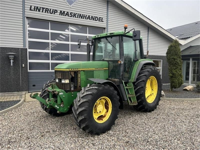 Traktor John Deere 6800 Med frontlift.: obrázek 7