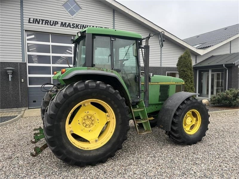 Traktor John Deere 6800 Med frontlift.: obrázek 11