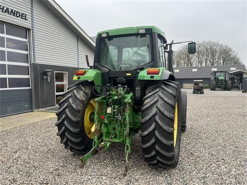 Traktor John Deere 6800 Med frontlift.: obrázek 13