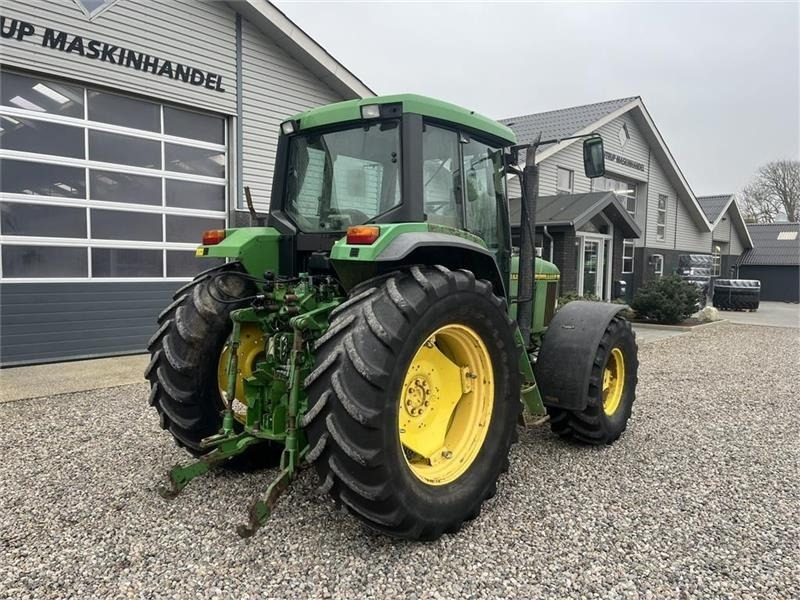 Traktor John Deere 6800 Med frontlift.: obrázek 12