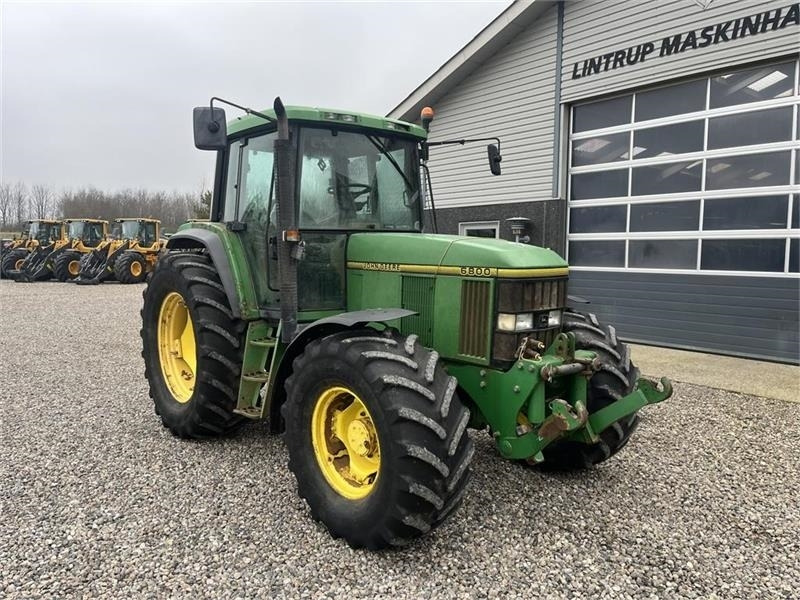 Traktor John Deere 6800 Med frontlift.: obrázek 15