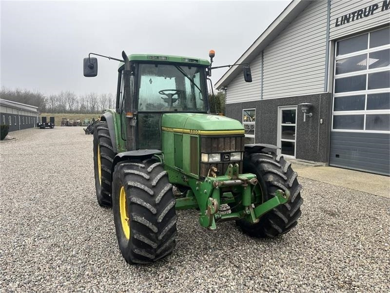 Traktor John Deere 6800 Med frontlift.: obrázek 16