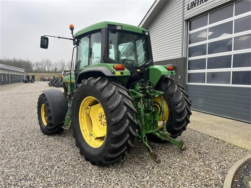 Traktor John Deere 6800 Med frontlift.: obrázek 10