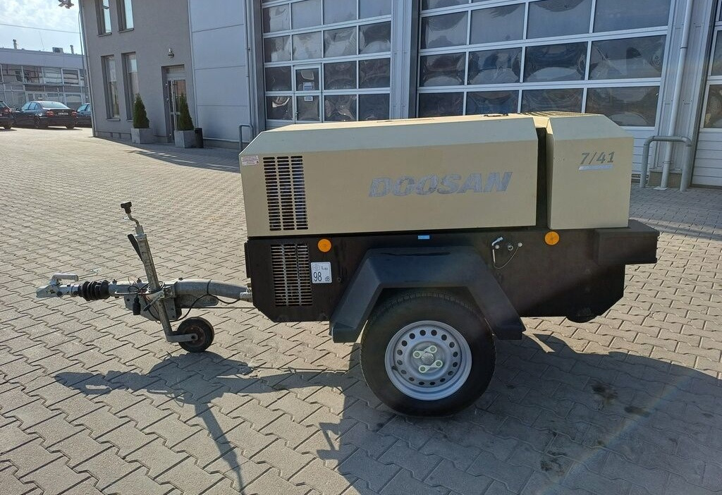 Mobilní kompresor Doosan 741: obrázek 7