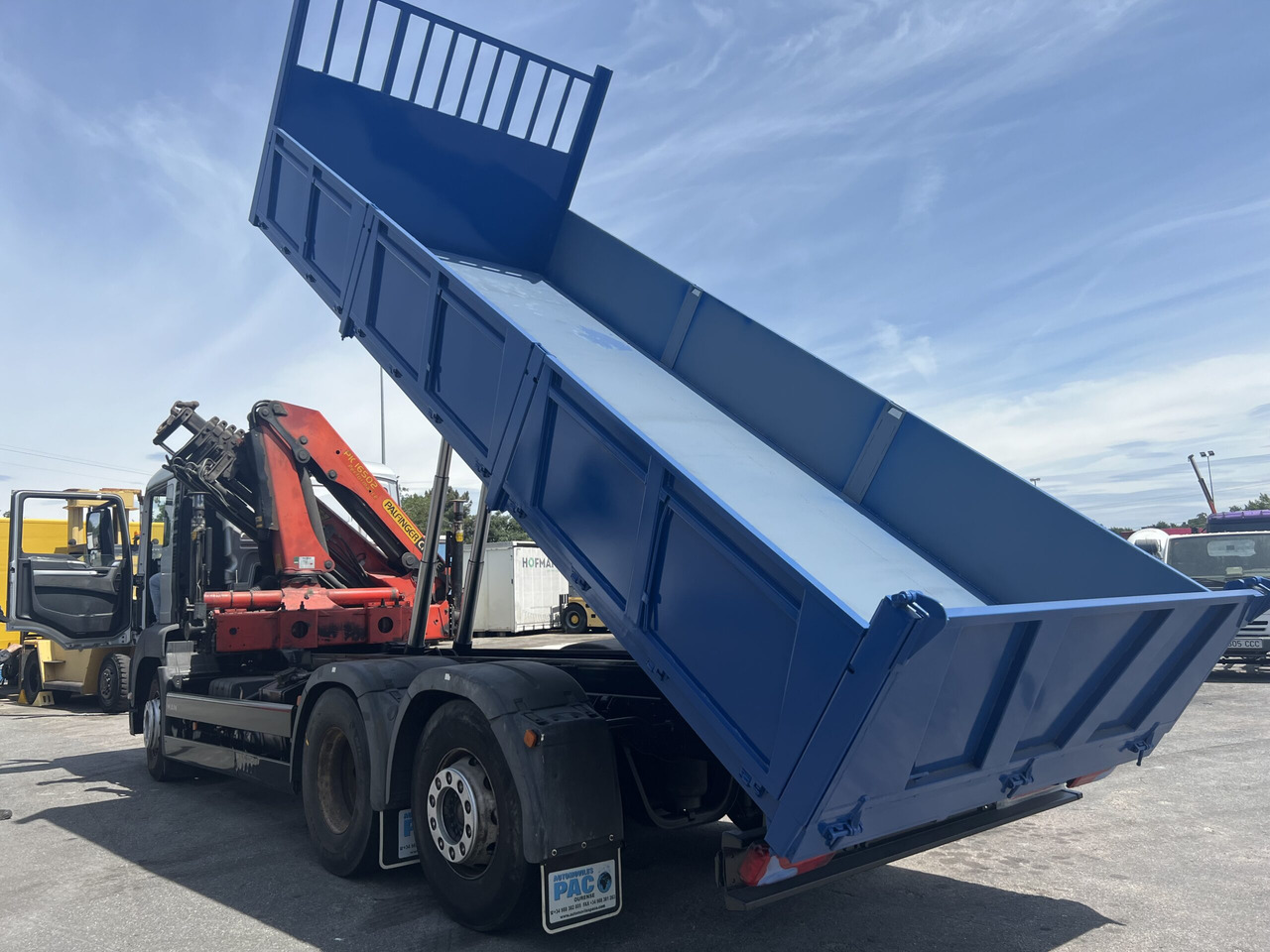 Sklápěč, Auto s hydraulickou rukou CAMION GRUA Y BASCULANTE MAN 26320: obrázek 13